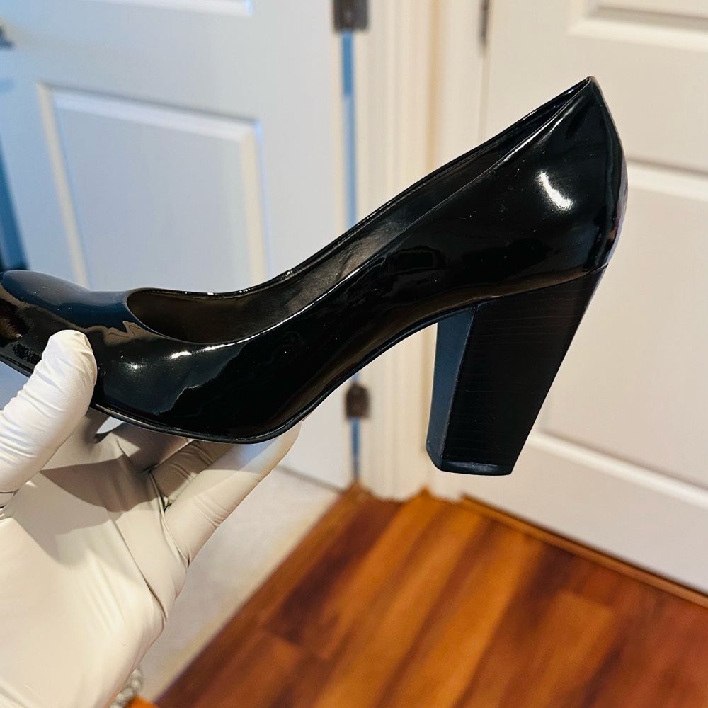 Vince Camito Elegant Black Patent Leather Heels. - Picture 8 of 13